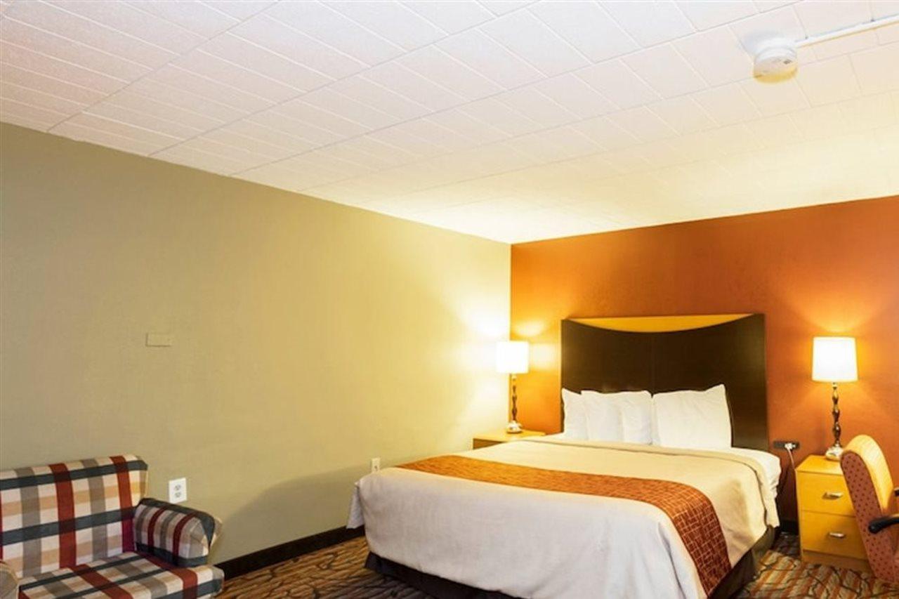 Red Roof Inn Baltimore Northwest Exterior photo
